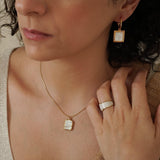 Χρυσό και Λευκό Δαχτυλίδι με Κοχύλι