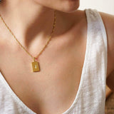 Χρυσό ορθογώνιο κολιέ με μενταγιόν ήλιου