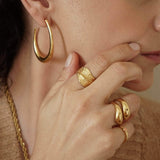 Χρυσό σφυρήλατο ασύμμετρο δαχτυλίδι