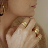 Χρυσό σφυρήλατο ασύμμετρο δαχτυλίδι