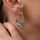 Ασημί Κρίκοι με Καμπύλη Φόρμα