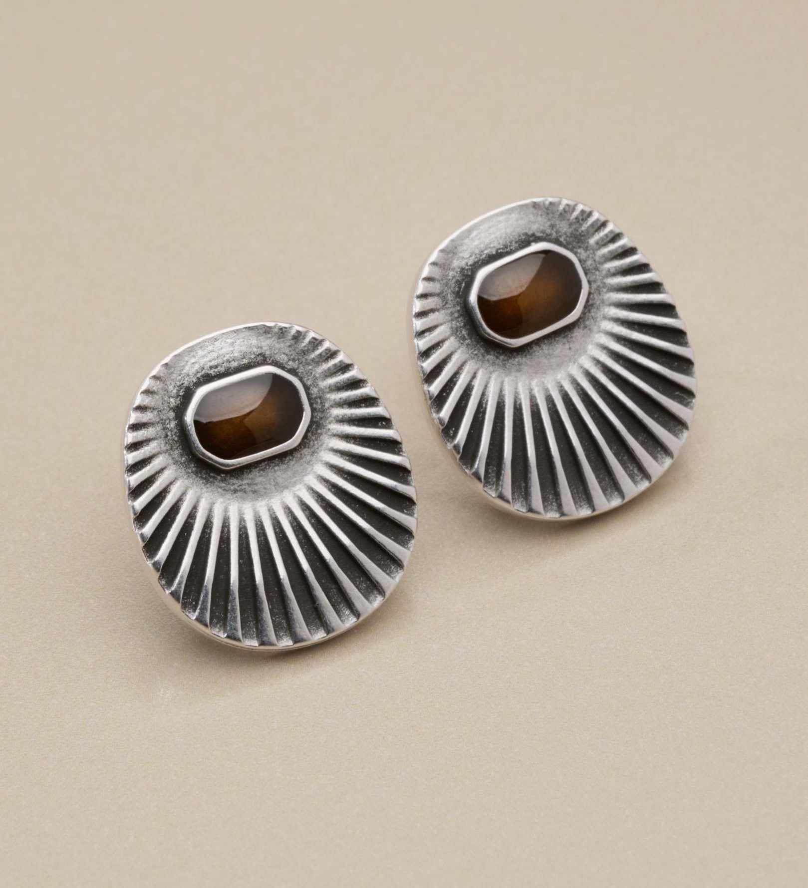 Ασημένια Οβάλ Σκουλαρίκια με Ακτίνες και Σμάλτο