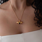 Χρυσό Κολιέ με Κρεμαστό Βαρελάκι και Σμάλτο