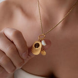 Χρυσό Κολιέ με Ακτινωτά Στοιχεία, Σμάλτο και Πέρλα