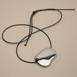 Ασημί Κολιέ Με Ακανόνιστο Γεωμετρικό Στοιχείο